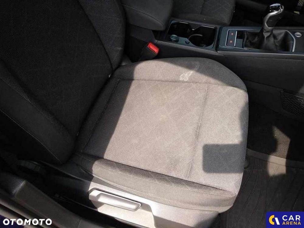 Volkswagen Golf - 36