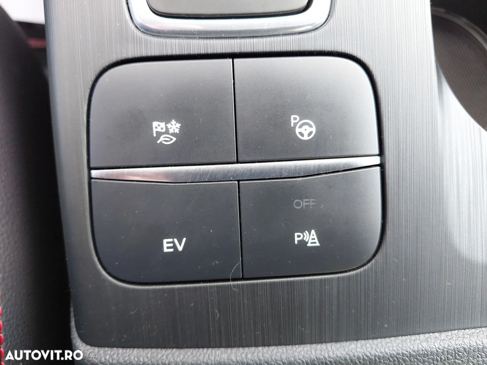 Ford Kuga 2.5 Duratec PHEV ST-LINE X - 26