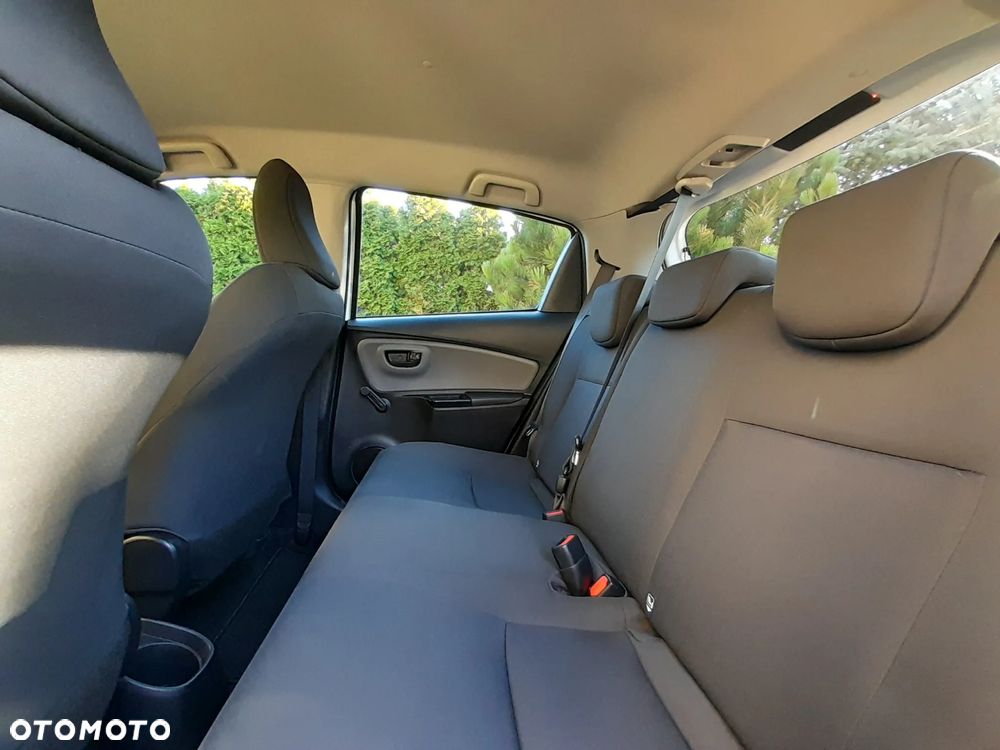 Toyota Yaris Hybrid 100 Active - 19