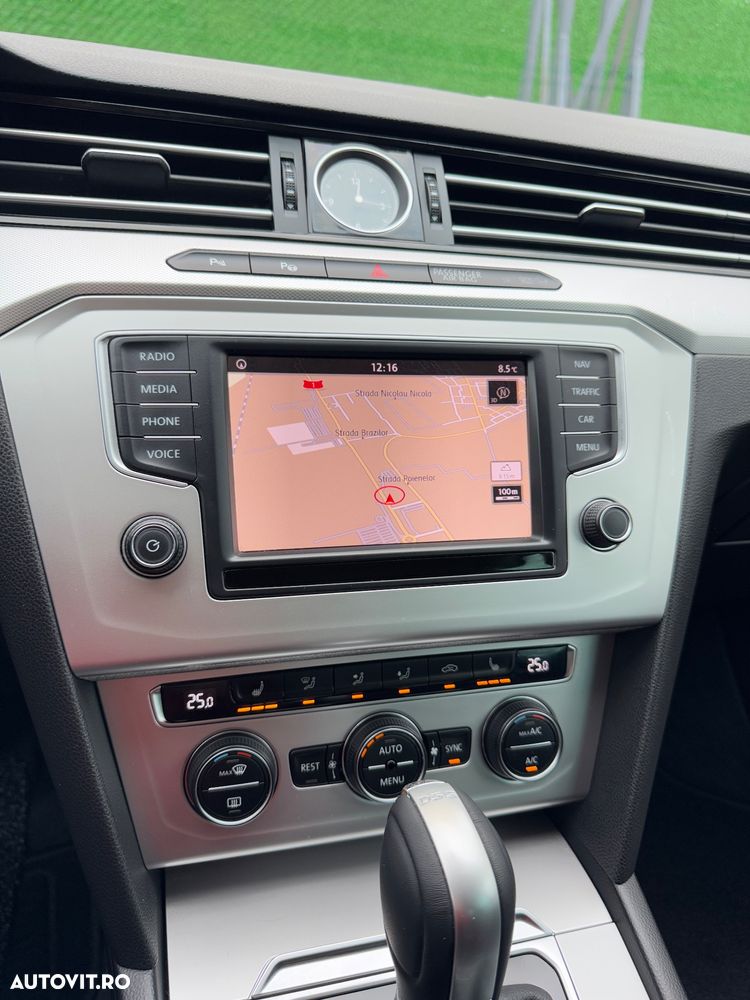 Volkswagen Passat 2.0 TDI DSG (BlueMotion Technology) Comfortline - 25