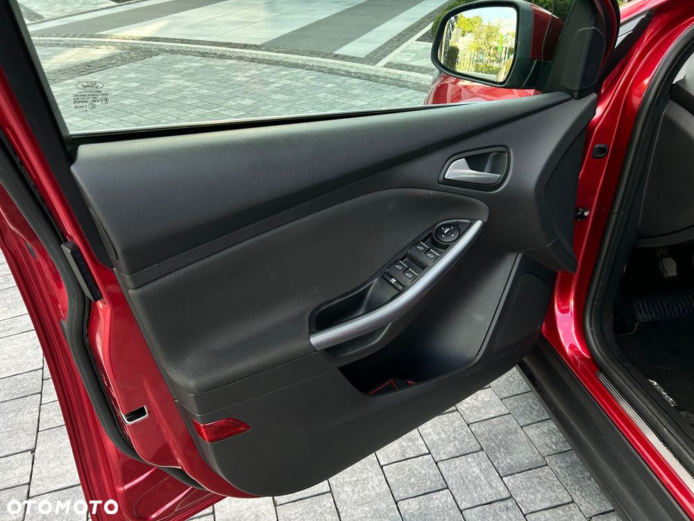 Ford Focus 1.6 EcoBoost Titanium - 19
