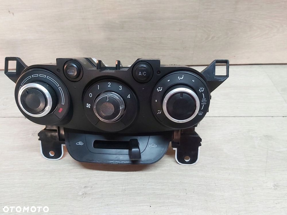 MAZDA 2 II DE Panel przełącznik nawiewu klimatyzacji UDF718D10 - 2