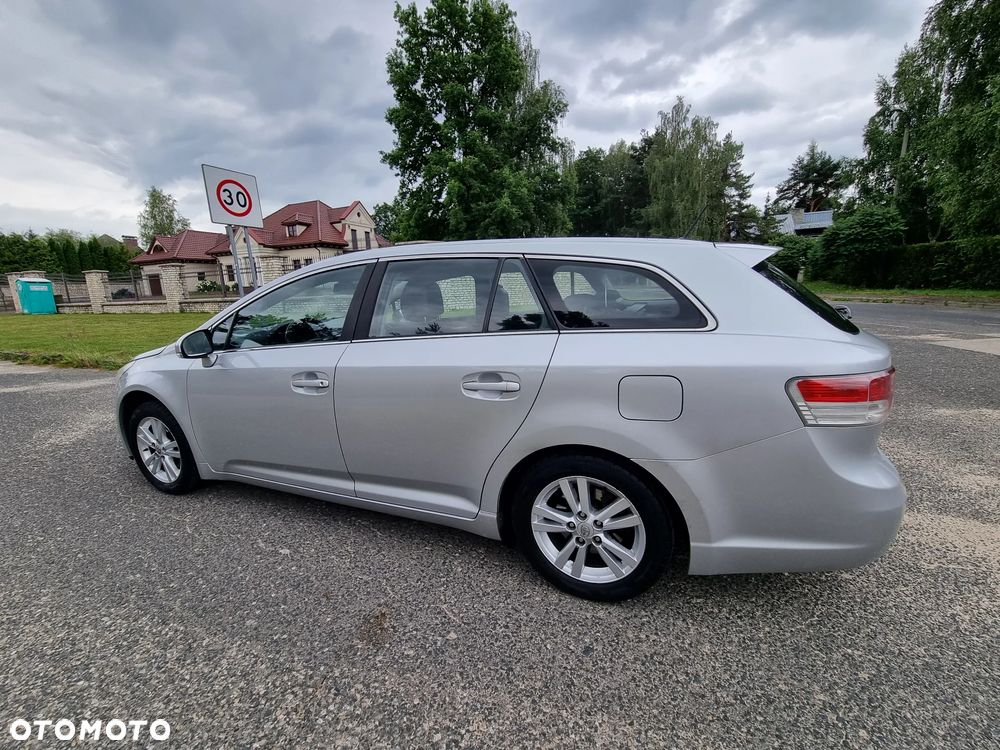 Toyota Avensis - 14