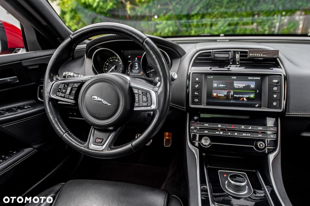 Jaguar XE - 29