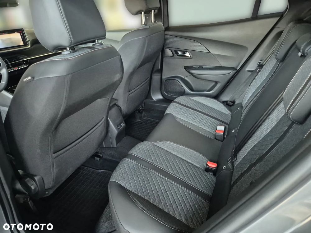 Peugeot 2008 PureTech 130 Allure S&S EAT8 - 23