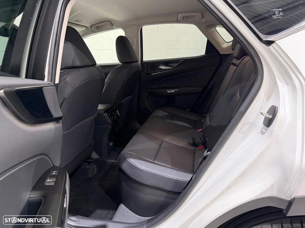 Lexus NX 450h+ Executive - 37