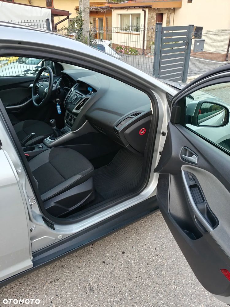 Ford Focus 1.6 Ambiente - 16