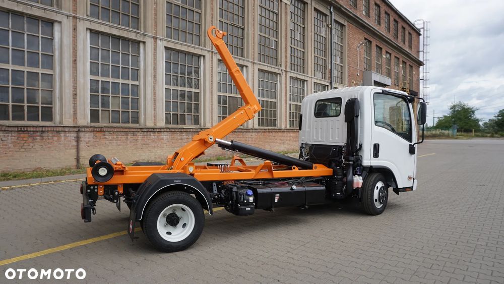 Isuzu ML 27 NLR85 - 4