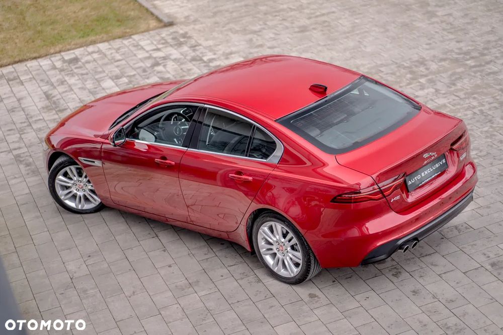 Jaguar XE 2.0 D180 HSE - 18