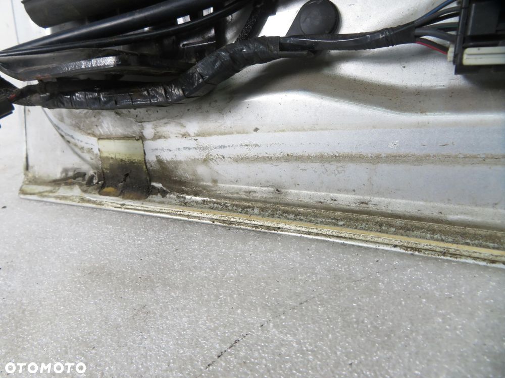 DRZWI PRAWE PRZESUWNE CHRYSLER GRAND VOYAGER IV - 4