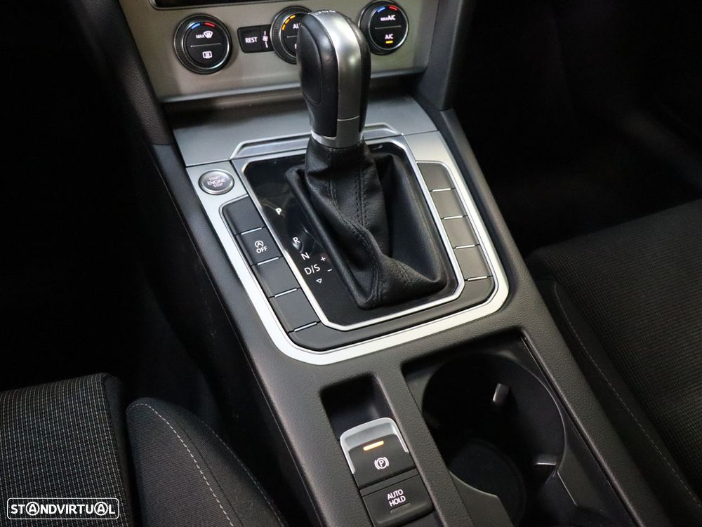 VW Passat Variant 2.0 TDi Confortline DSG - 17