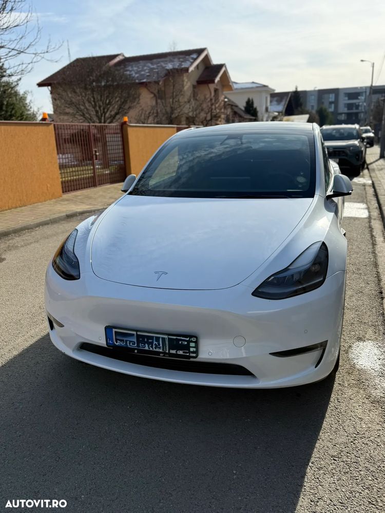 Tesla Model Y Long Range AWD - 17