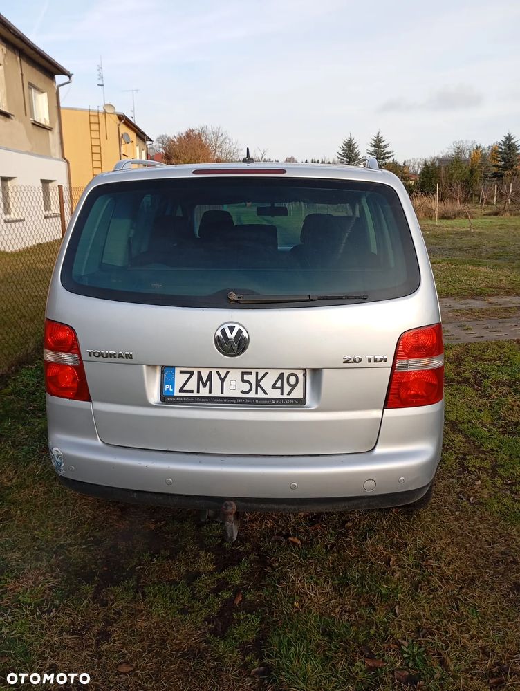 Volkswagen Touran 2.0 TDI DSG Trendline - 4