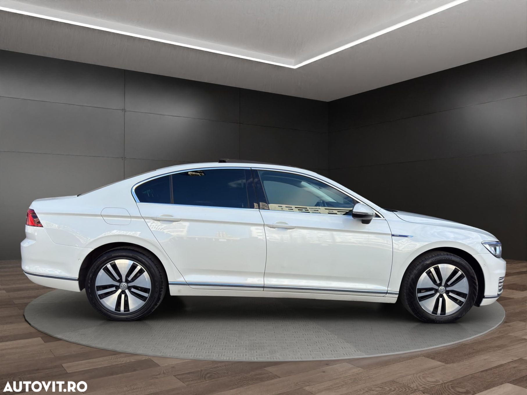 Volkswagen Passat - 20