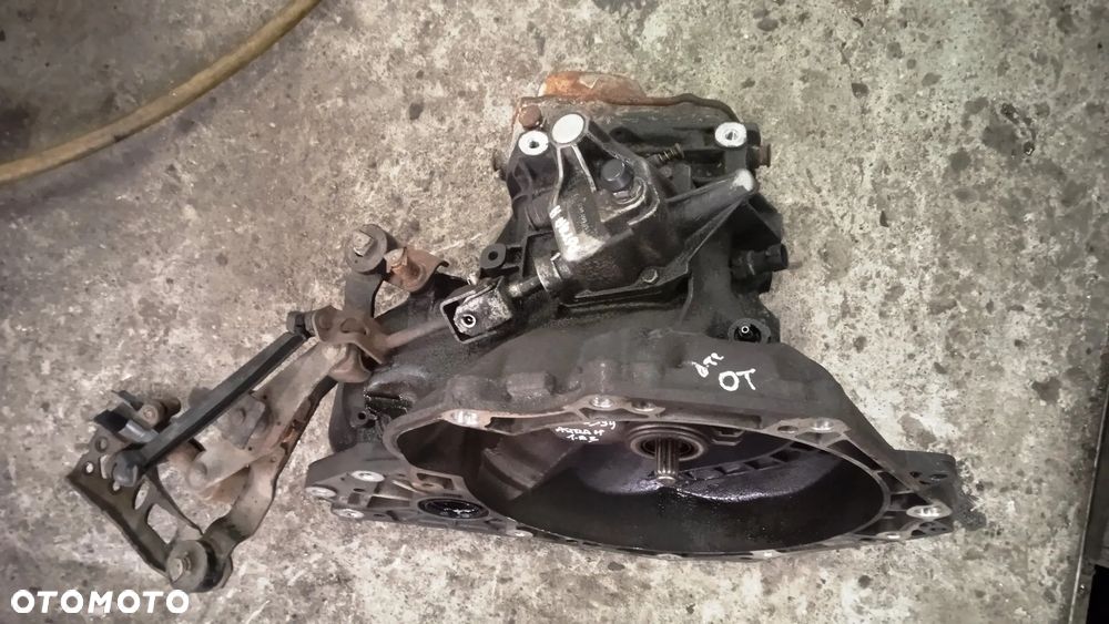 Skrzynia biegów  Opel Astra III H 1.6 B F17C394 - 5