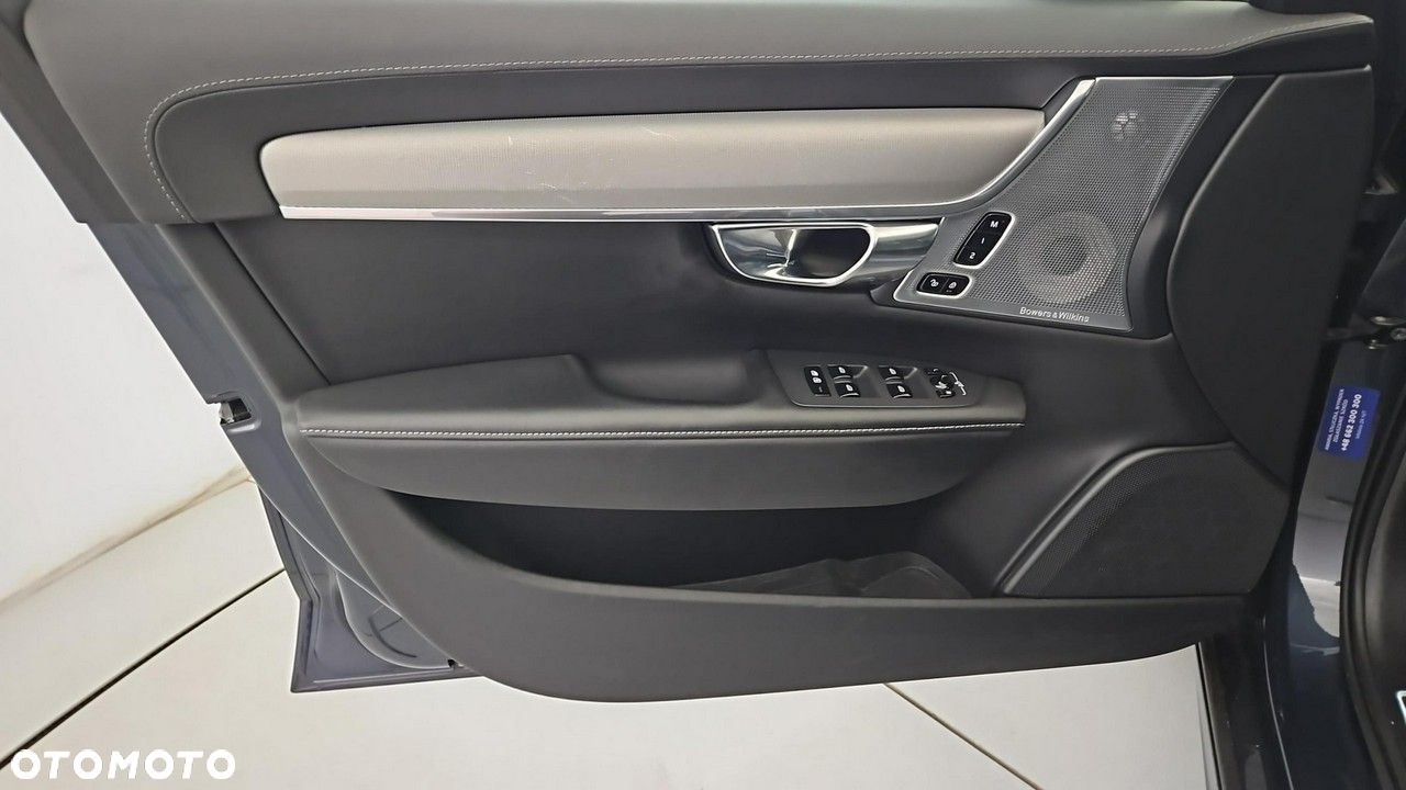 Volvo V90 T8 AWD Plug-In Hybrid R-Design - 10