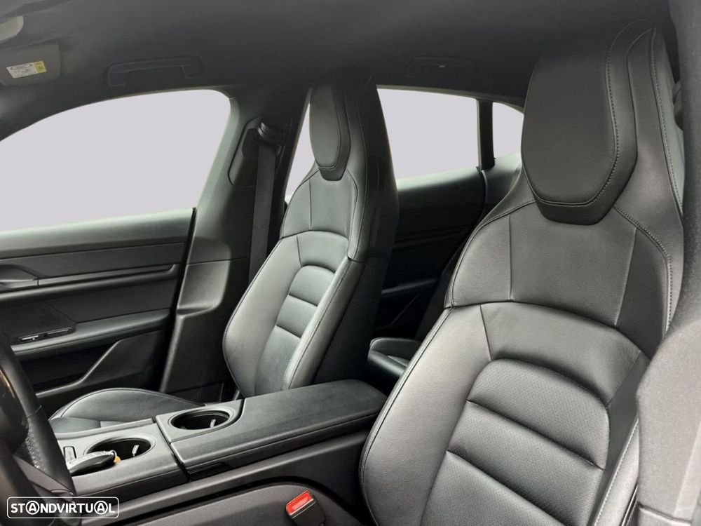 Porsche Taycan Cross Turismo - 11
