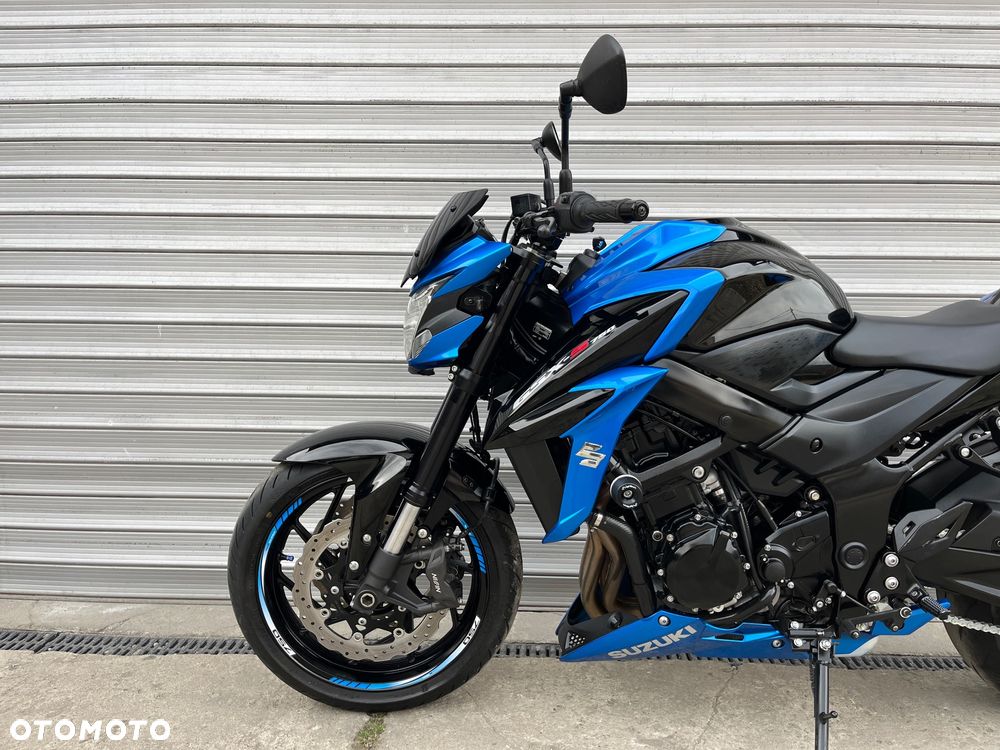 Suzuki GSX - 3