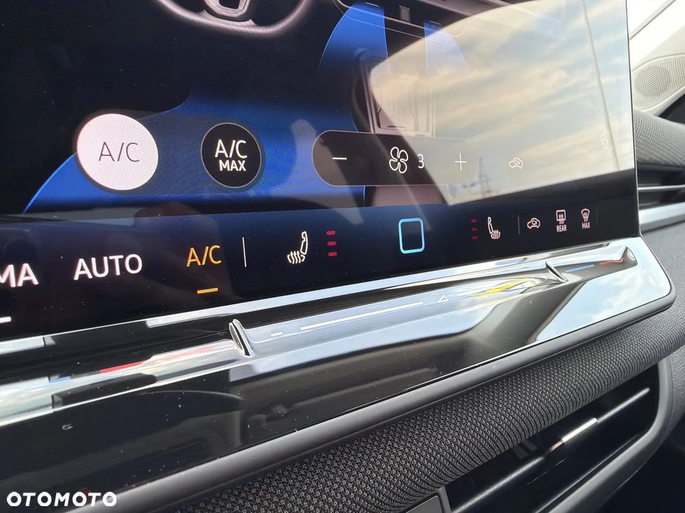 Volkswagen T-Roc 1.5 eTSI Life DSG - 37