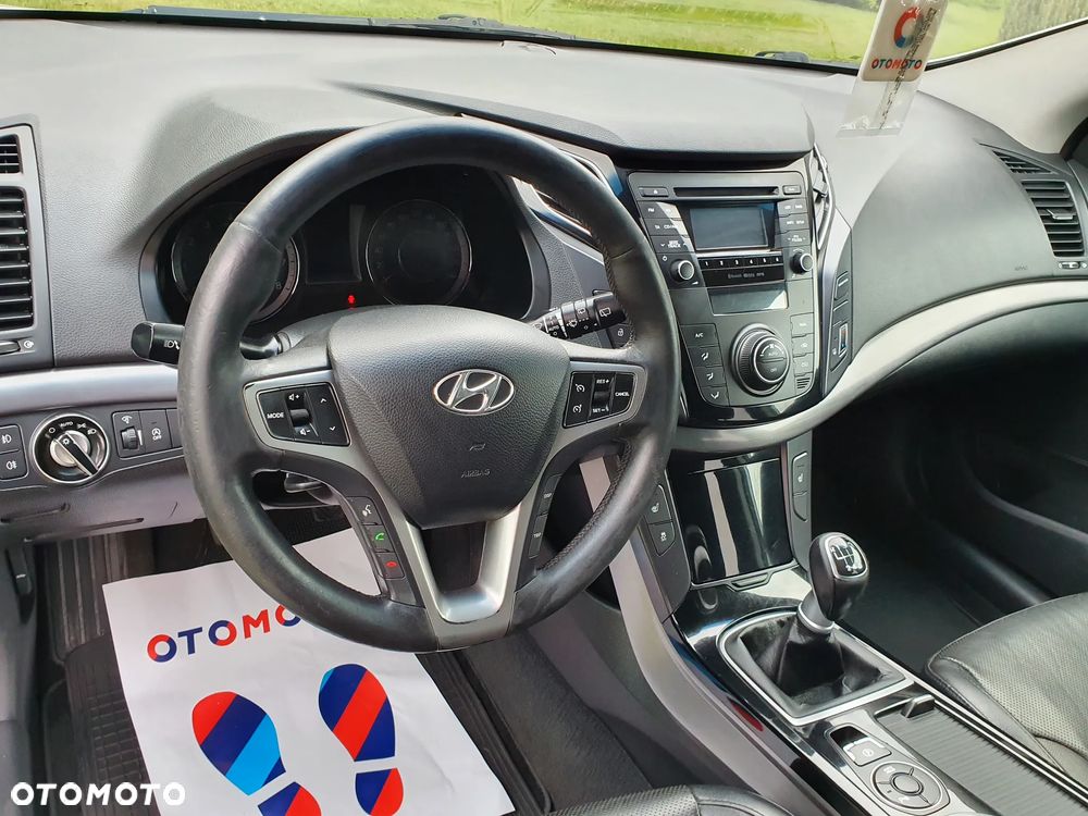 Hyundai i40 Kombi blue 1.6 Trend - 14