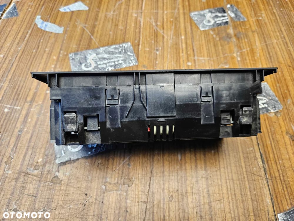 Klimatronik 8E0820043 Panel Sterowania Nawiewu Klimatyzacji Czarny Soul 1 DIN AUDI A4 B6 - 7