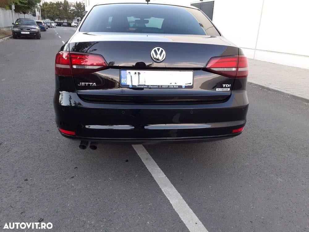 Volkswagen Jetta 2.0 TDI Highline - 8