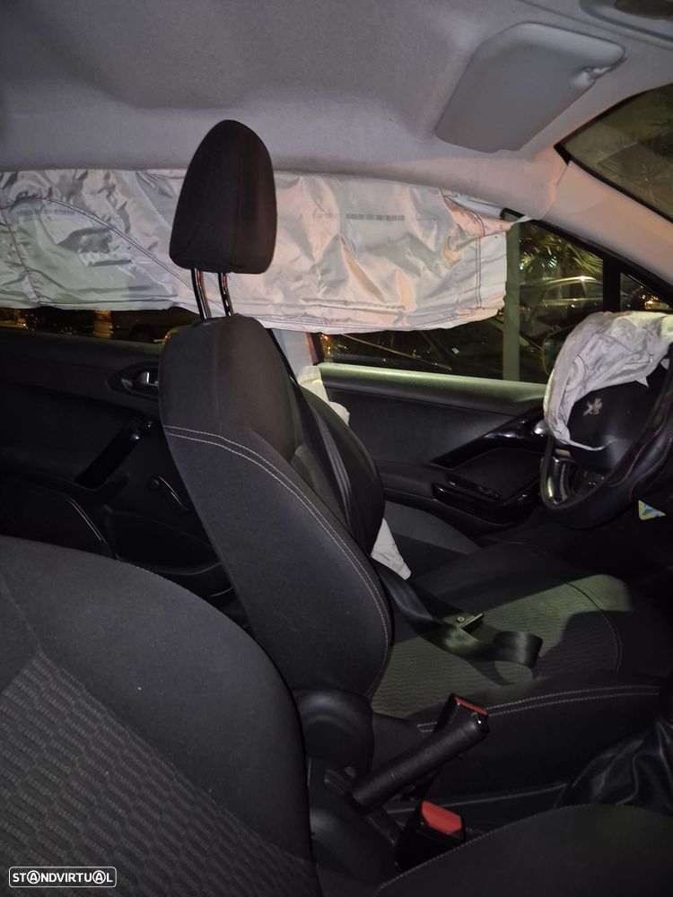 Peugeot 208 1.2 PureTech Active - 15