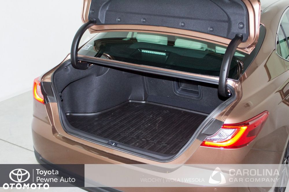 Toyota Camry - 21