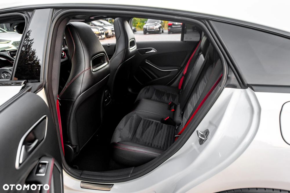 Mercedes-Benz CLA 250 4Matic 7G-DCT Sport - 22