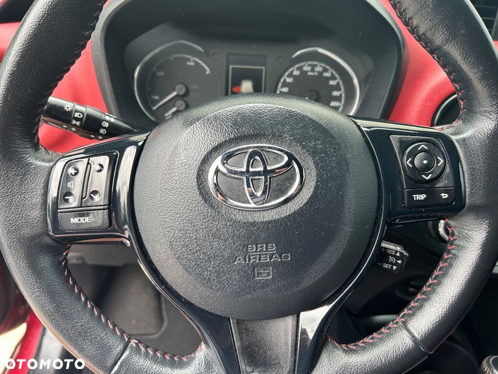 Toyota Yaris Hybrid 100 Selection Platinum - 19
