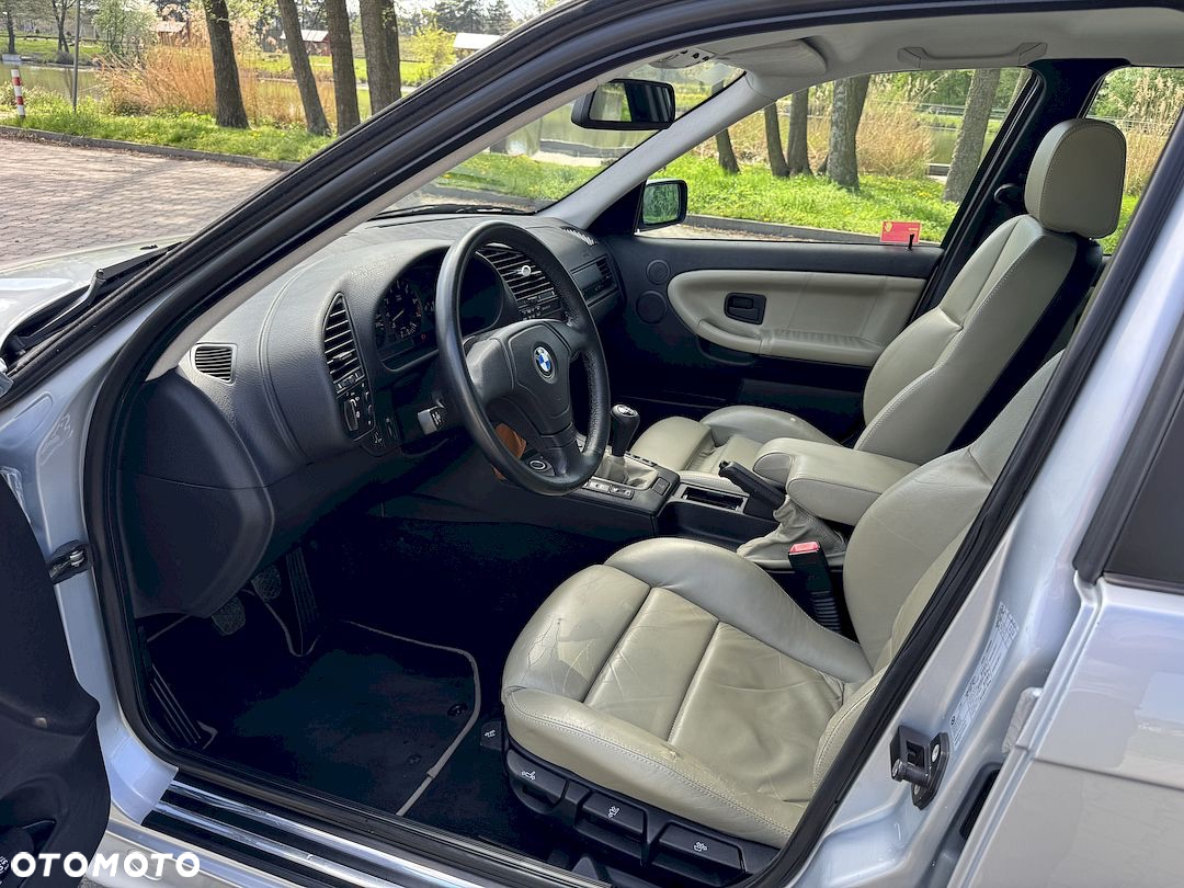 BMW Seria 3 320i - 14