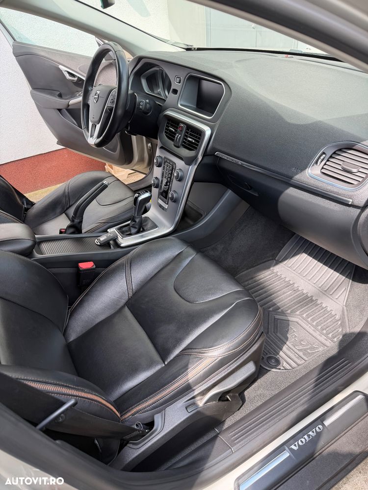 Volvo V40 D3 Summum - 14