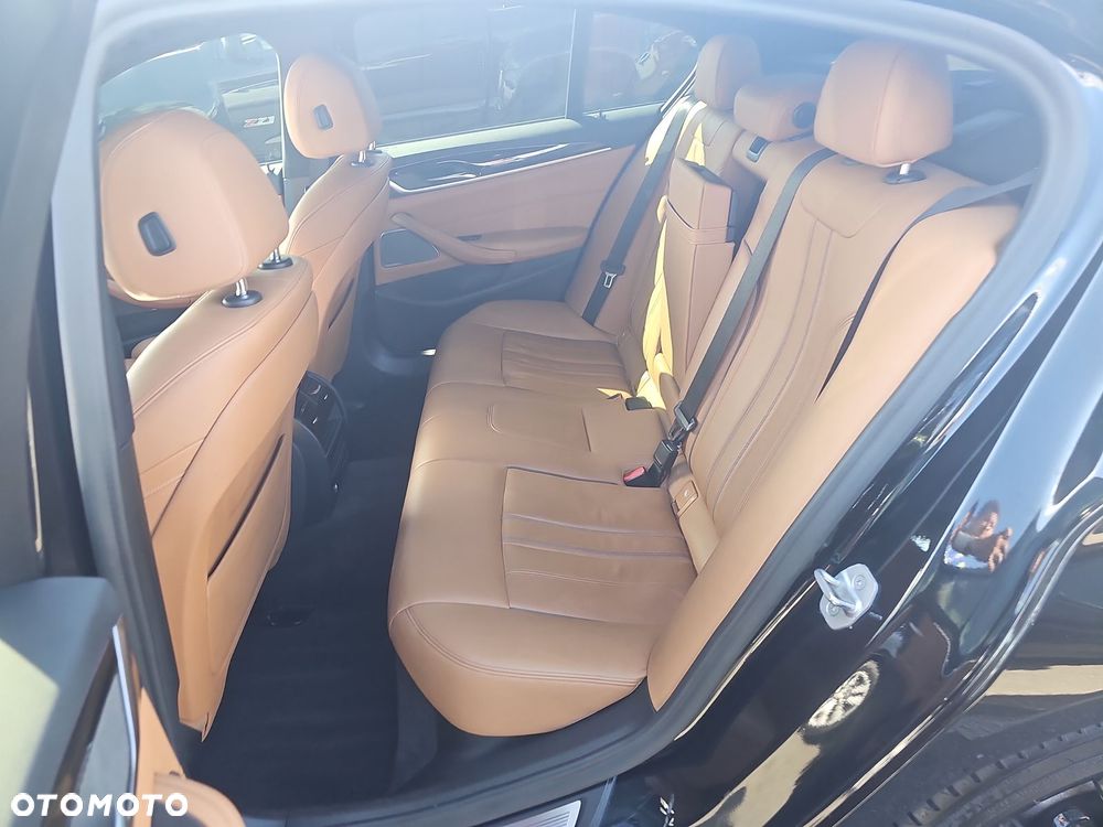 BMW Seria 5 540i xDrive M Sport Edition - 11