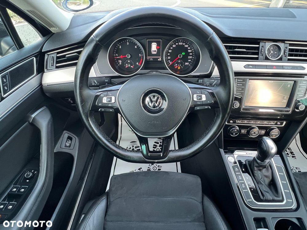 Volkswagen Passat Variant 2.0 TDI SCR DSG Highline - 33