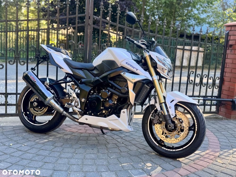 Suzuki GSR - 3
