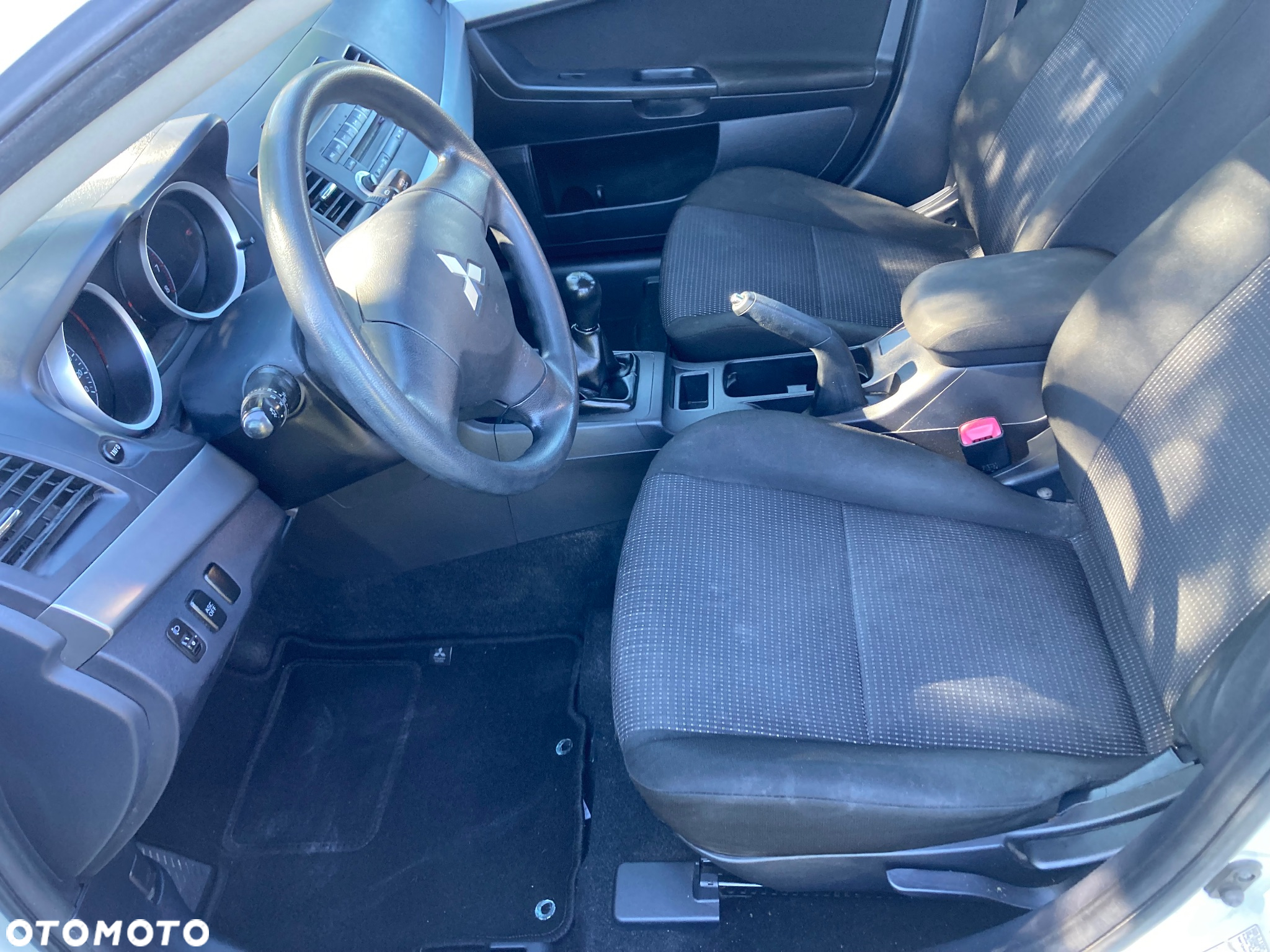 Mitsubishi Lancer 1.5 - 12