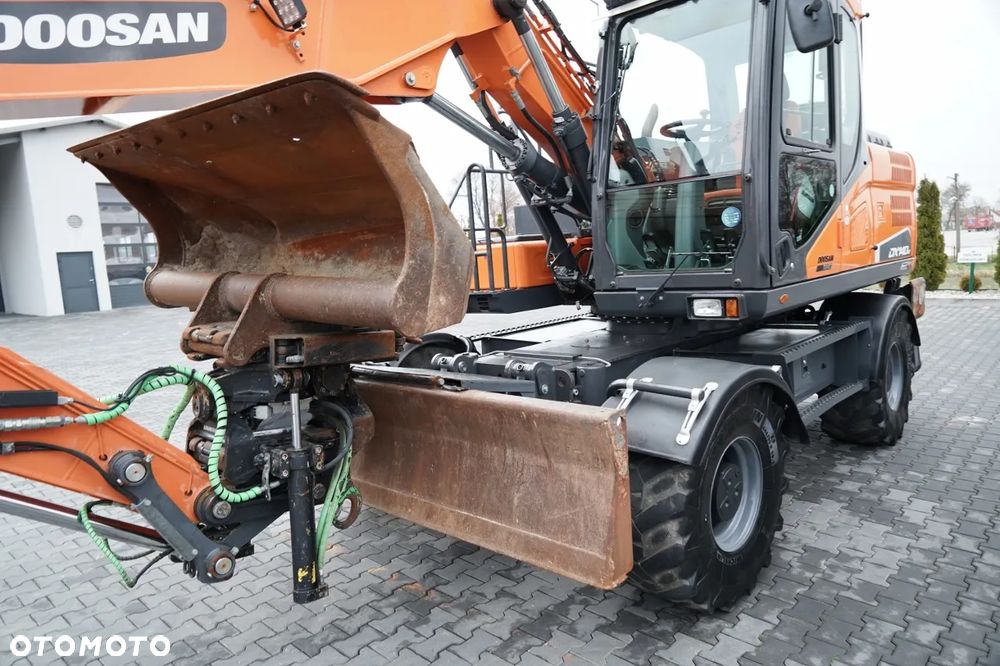 Doosan DX 140W / KOPARKA KOŁOWA / ROTOTIL / JOYSTICK / POWERTILT OBROTNICA / 2019 ROK / - - 16