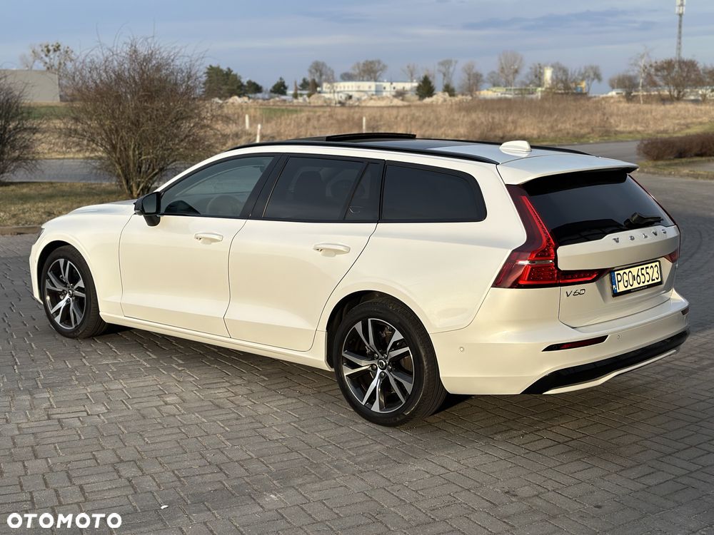 Volvo V60 B4 B DKG Plus Dark - 7