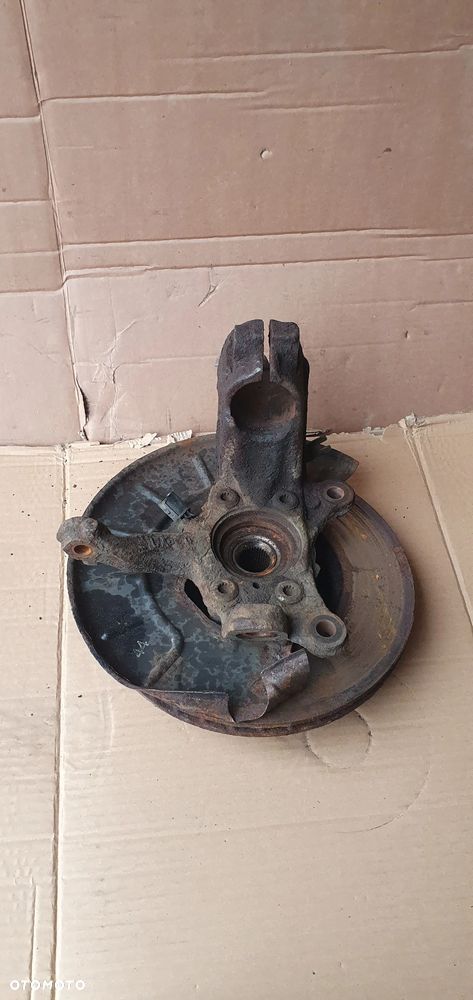 Zwrotnica piasta lewy przód VW Golf VI 6 Plus 1.6 TDI - 5