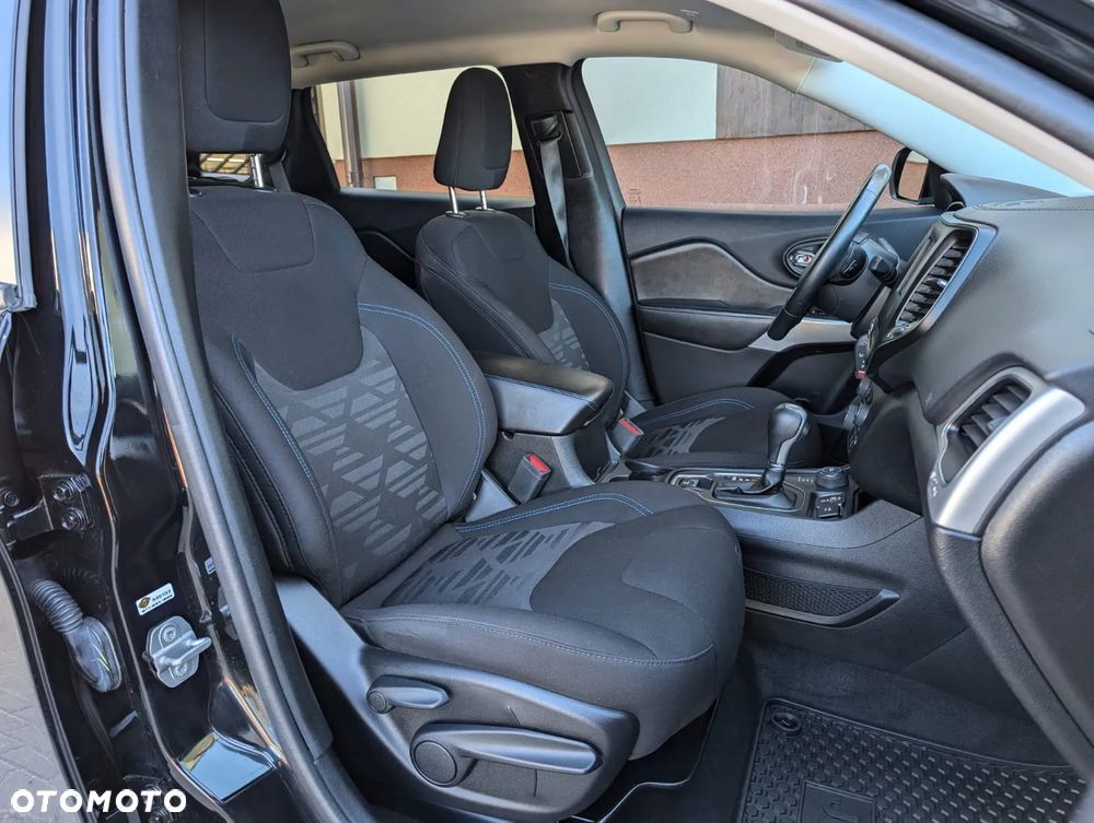 Jeep Cherokee - 19