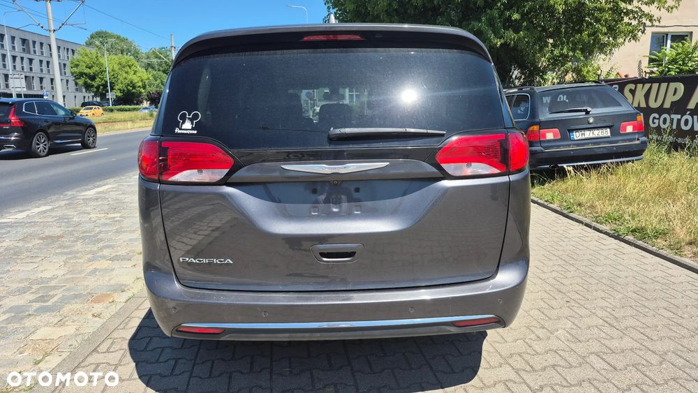 Chrysler Pacifica - 7