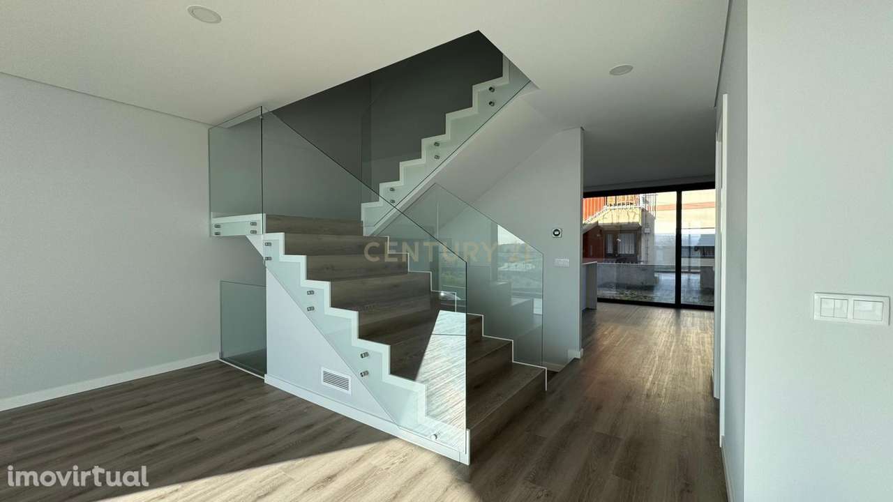 Moradia a estrear na Tv Nova de Currais - Paranhos - Grande imagem: 4/43