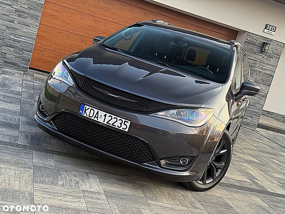 Chrysler Pacifica - 1