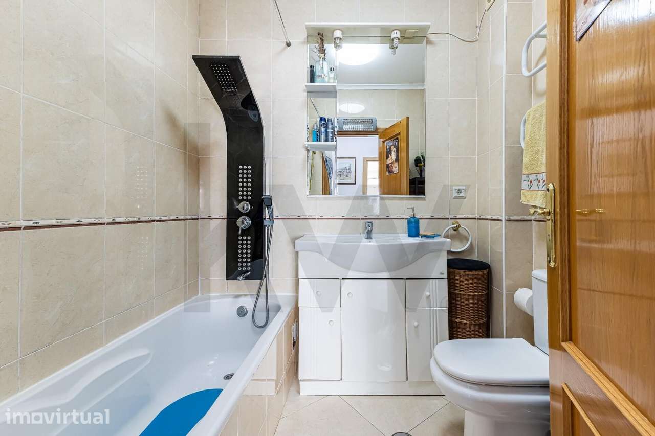 Apartamento T3 com amplo terraço e vista mar a 900 metros da praia, em - Grande imagem: 5/27
