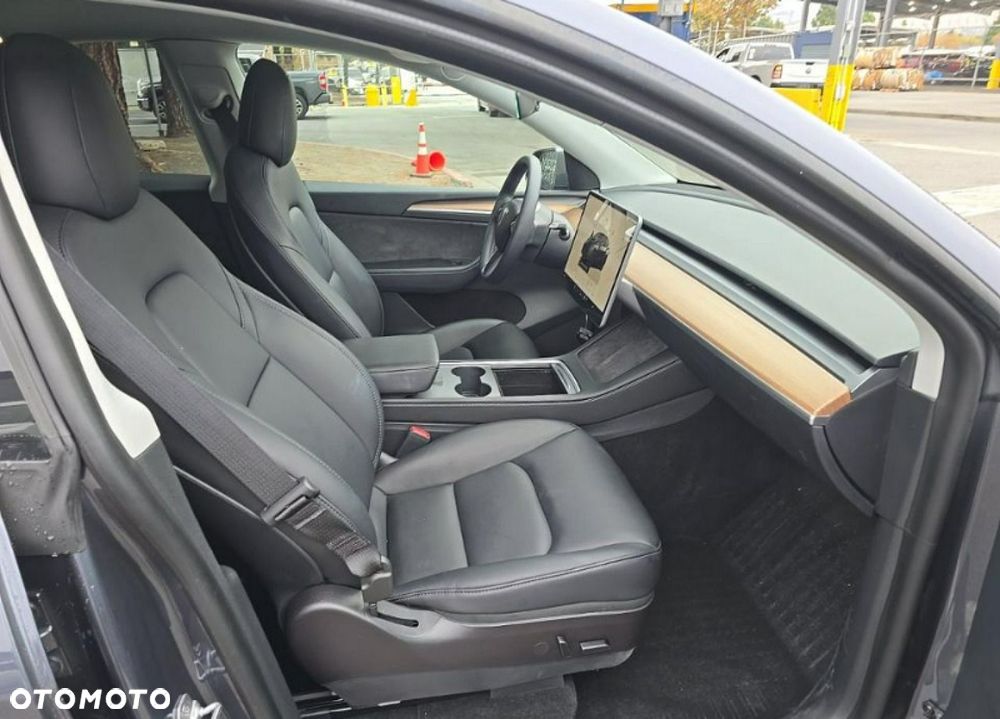 Tesla Model Y Long Range Dual Motor AWD - 9
