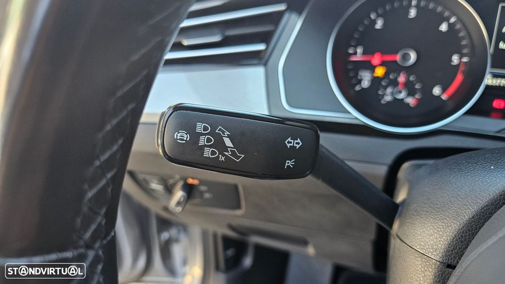 VW Passat Variant 2.0 TDi Business DSG - 21
