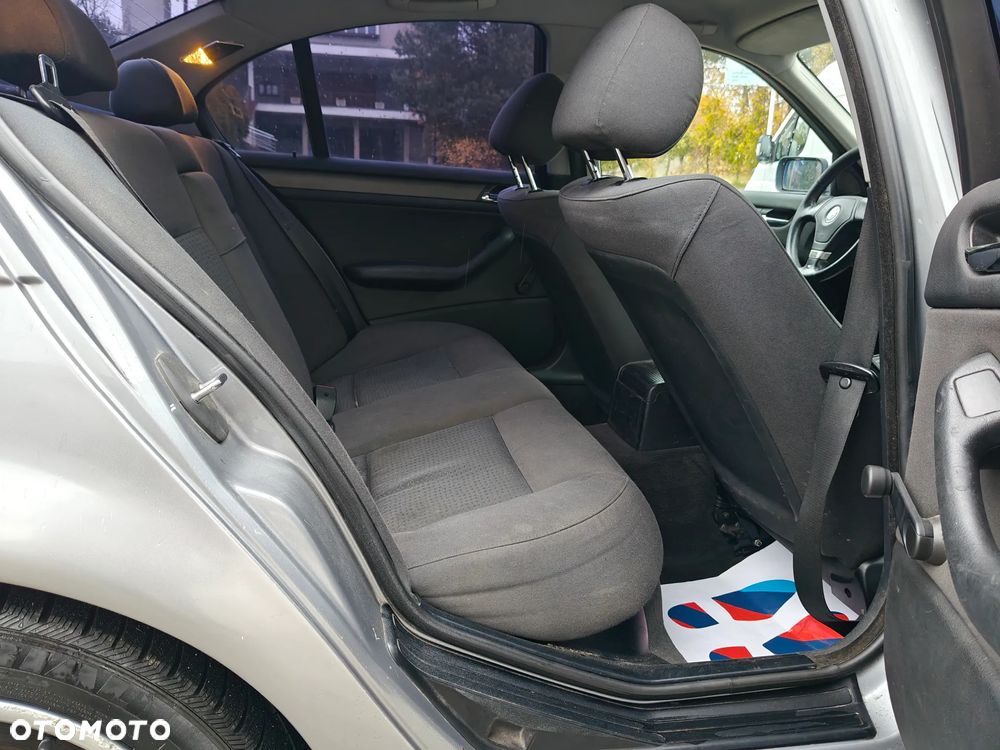 BMW Seria 3 318i - 8