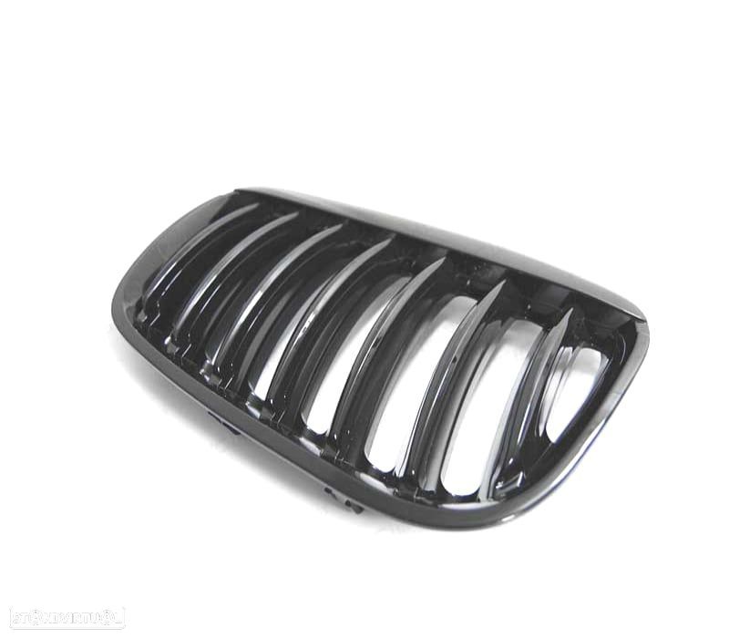 GRELHA BMW X5 E53 04-06 PRETO BRILHANTE - 3