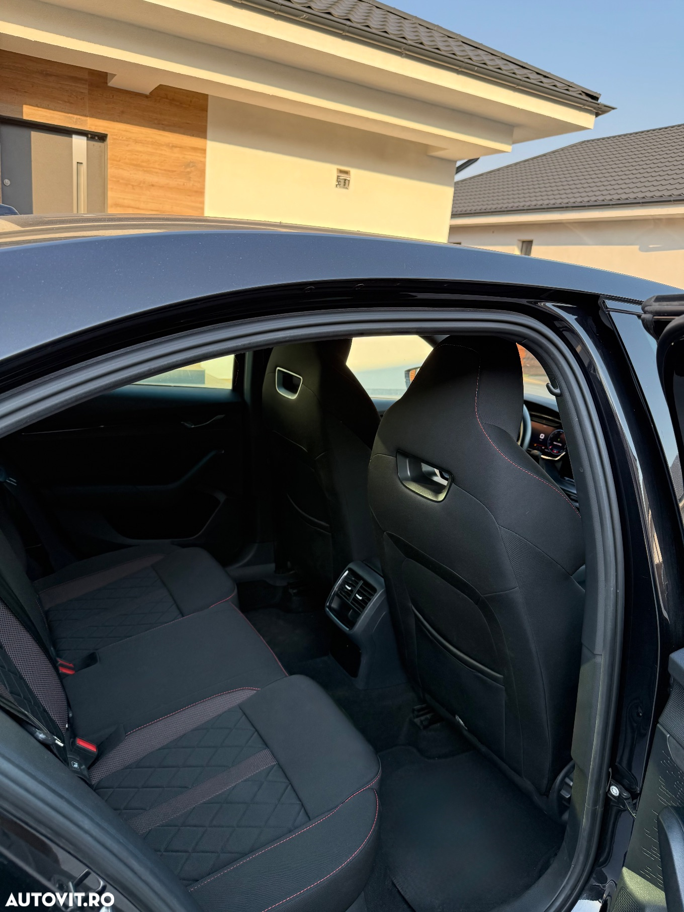 Skoda Octavia 2.0 TSI DSG RS - 16