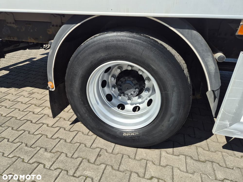 Volvo FM 340 4X2 / CHŁODNIA IZOTERMA / CARRIER VECTOR i350 / WINDA 2500KG / BEZWYPADKOWY / 1 WŁ / EURO 6 / AUTOMAT / IDEALNY / 9000KG ŁADOWNOŚĆ / WEBASTO - 17